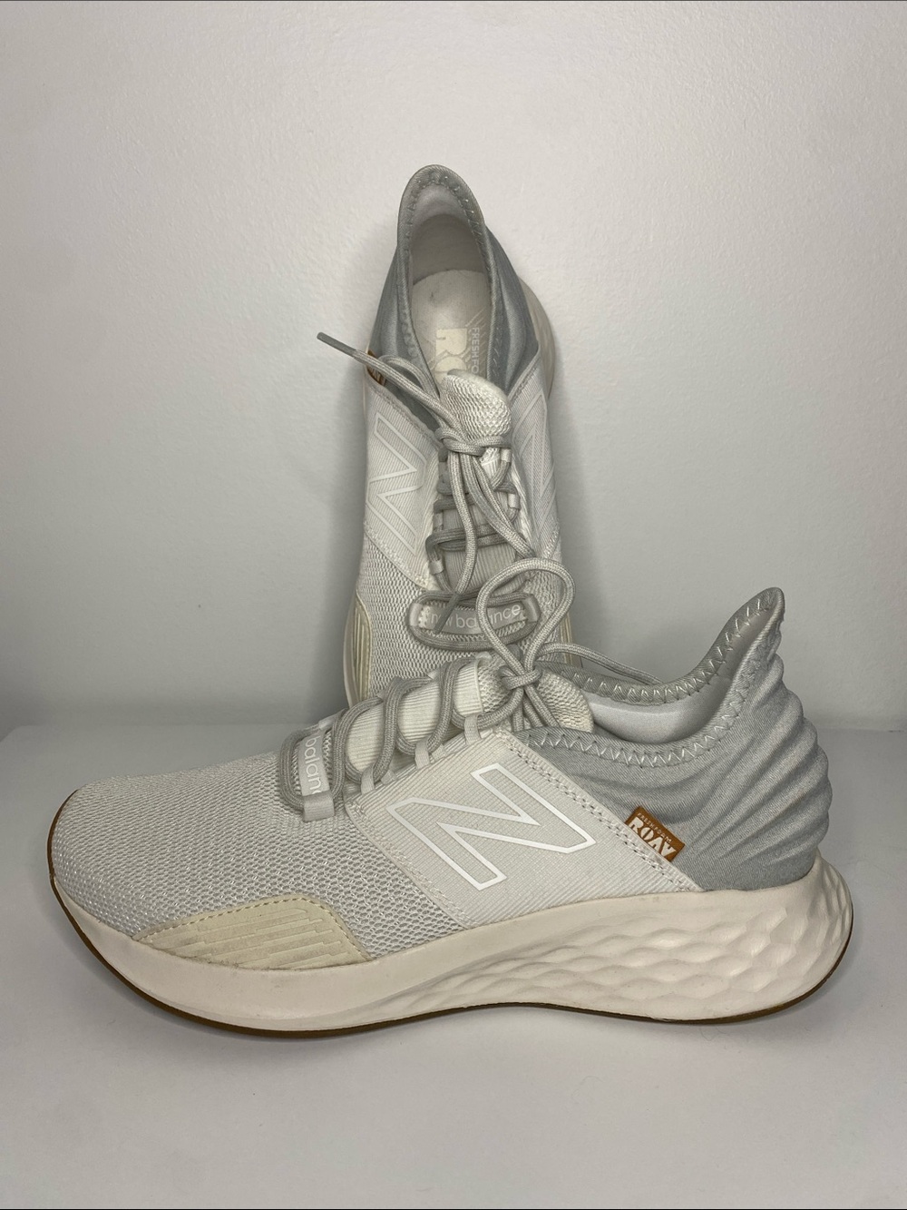 New Balance Fresh Foam Roav V1 Women’s 10 White Gray Gum Running Shoes